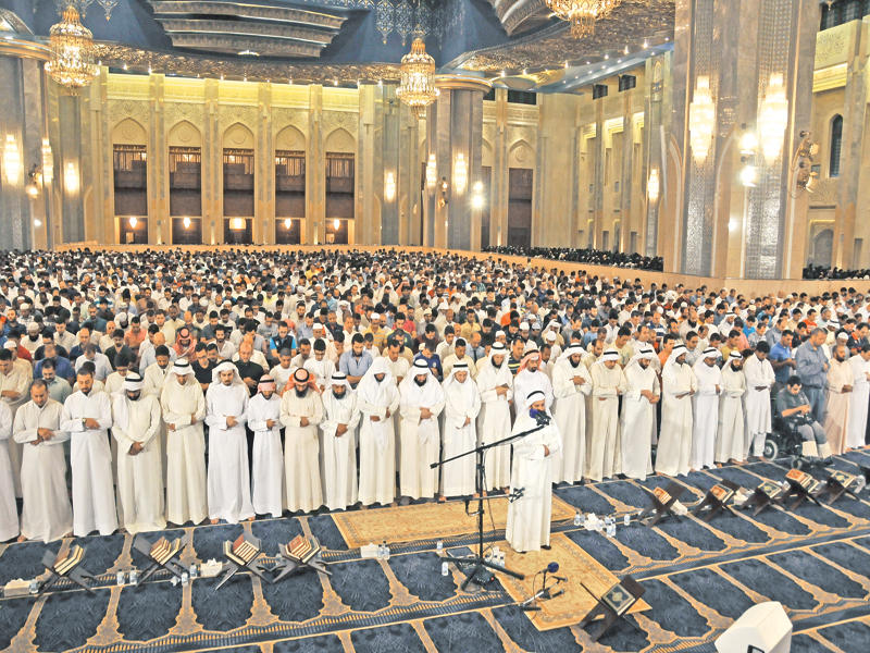 «الأوقاف»: آلاف المصلين يؤدون «قيام» ليلة الثالث والعشرين