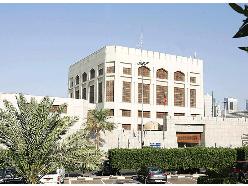 وفرة سيولة في البنوك تستدعي تدخل «المركزي» بسحب 240 مليون دينار