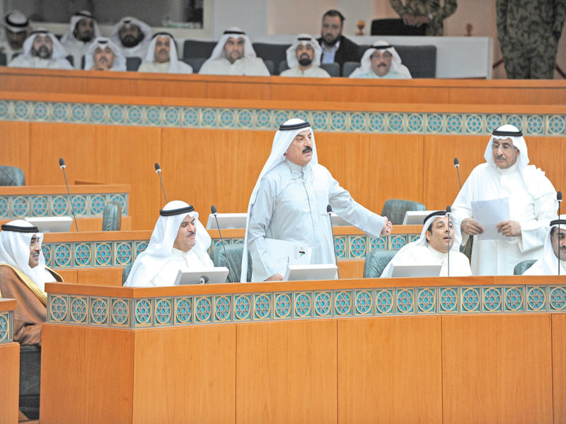 المعيوف والصانع… حديث بدأ بالمغازلة وانتهى بالصراخ
