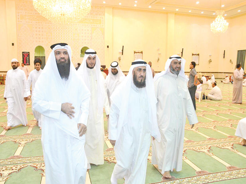 عمادي: مراقبة المعتكفات النسائية دون الإخلال بالعبادة