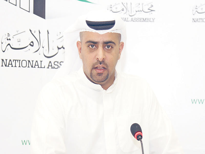 النصف يسأل العبيدي عن آلية صرف جهاز فحص السكر الجديد