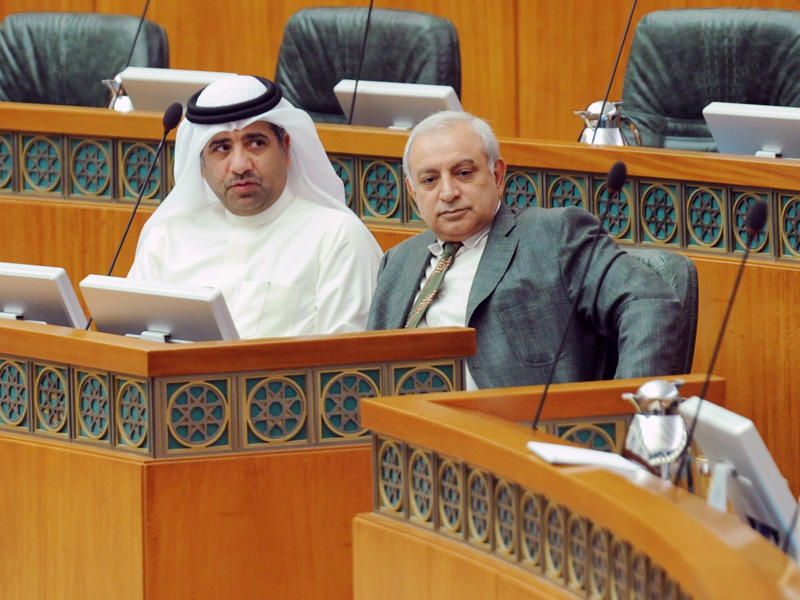الرويعي يسأل العيسى عن مبتعثي «التطبيقي» إلى «الأمريكية بأثينا»