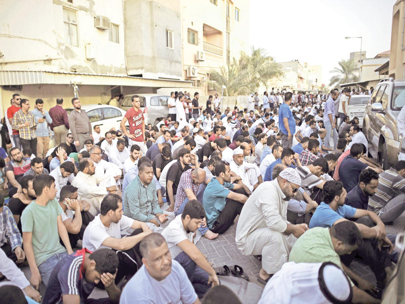 إيران و«جماعاتها» تحرّض على نزاع مسلح في البحرين