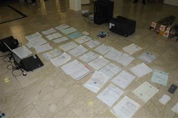 كويتيان و مصريان يزوران شهادات الراتب لعملاء البنوك