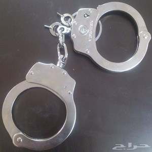 مواطن أحدث ثقباً بأذن طليقته وكسر هاتفها الذكي