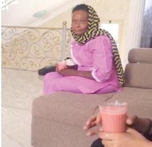 خليجية تستعرض بعاملتها المنزلية بمناسبة رمضان لـ”تحر” صديقاتها يثير امتعاض المتابعين