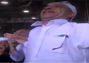 نجل المعتمر المصري: أبي لم يكن أعمى.. وهذه هي تفاصيل القصة