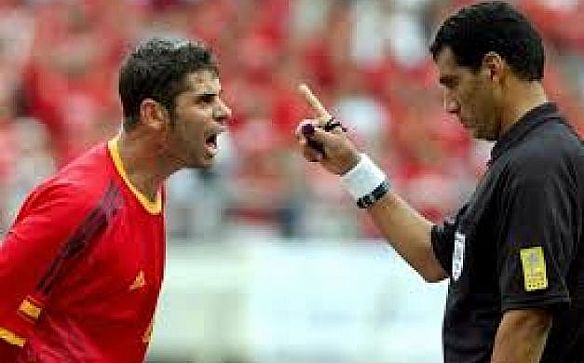 الصحافة الإسبانية تهاجم الحكم المصري الغندور قبل ودية كوريا الجنوبي