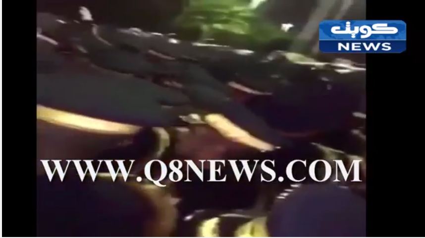 فيديو مؤثر: ضابط يقبل قدم والده اثناء تخرجه من الكلية الامنية