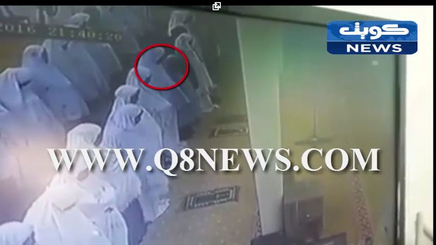 ‫فيديو مؤثر :وفاة سيدة أثناء صلاة التراويح فى سنغافورة‬