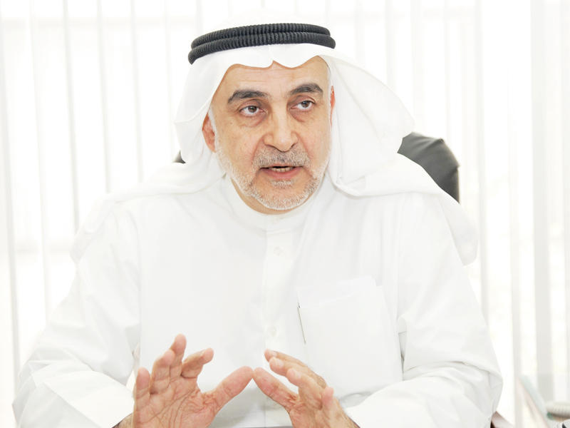 لاري: سنعمل على تطبيق المساواة في «العمالة المنزلية»