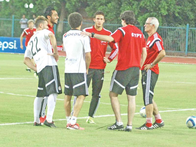 كوبر يتمسك بمواجهة غانا في «برج العرب»