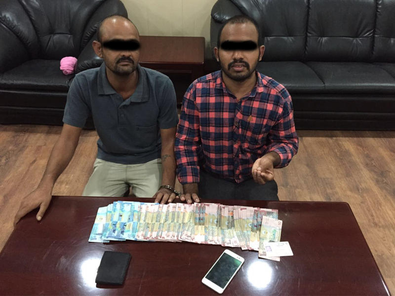 آسيوي حاول رشوة رجل أمن لينقذ رفقيقه فالتحق به للسجن