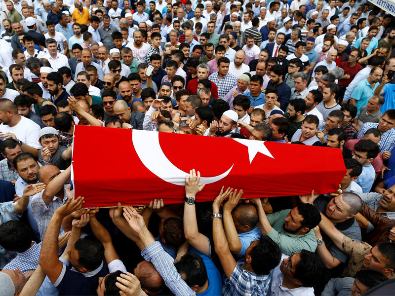 تركيا توقف 13 مشتبها به بعد اعتداء اسطنبول