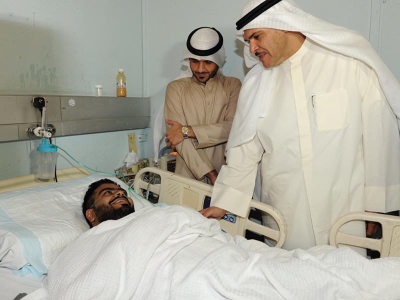 الحمود يعود المصاب الفريح ويشيد بجهود رجال الإطفاء