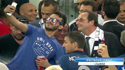 «يورو 2016».. الجماهير الفرنسية تحتفل بـ«السيلفي» مع الرئيس الفرنسي بعد التأهل للنهائي