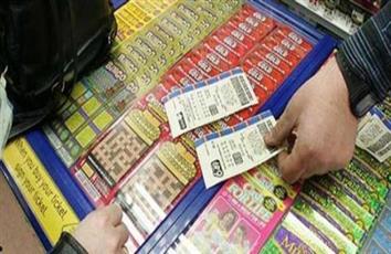 لكي لا يخذل زبائنه.. 18 مليون دولار لم تمنعه من العودة إلى مهنة السباكة مجددا