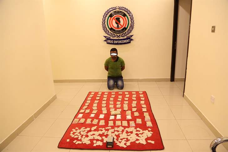 هيرويين بقيمة 350 ألف دينار بحوزة هندي بالفحيحيل