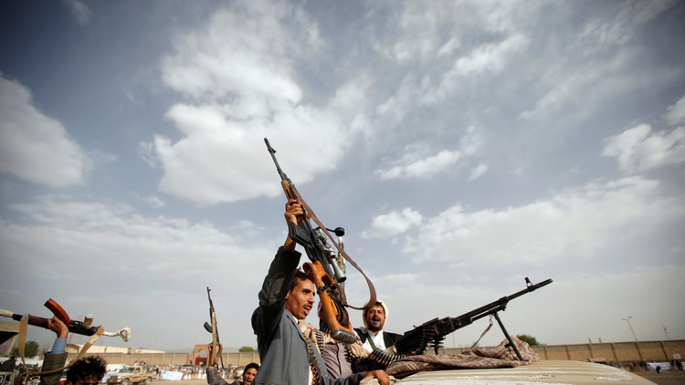 قذائف على السعودية.. والتحالف يرد على الحوثيين في حرض وميدي