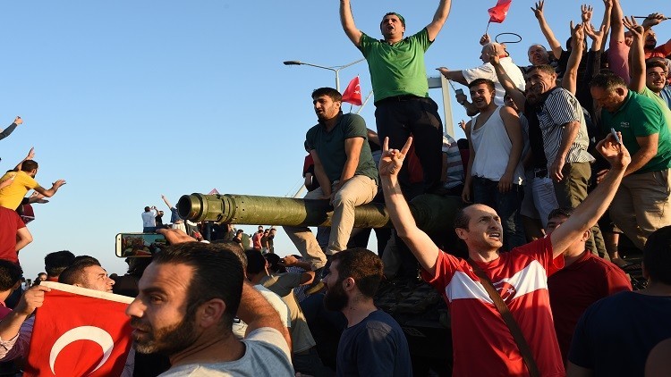 ارتفاع عدد المعتقلين على خلفية المحاولة الانقلابية في #تركيا إلى 1600