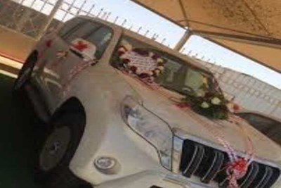 بالصور.. معلمة سعودية تهدي زوجها فيلا وسيارة فارهة.. وهذا هو السبب