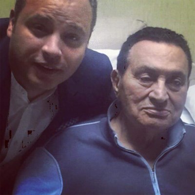 شاهد.. أحدث سيلفي لـحسني مبارك بعيد الفطر