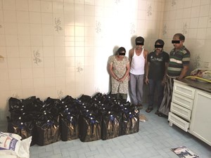 أمن حولي يداهم مصنع خمور ويضبط 3 رجال وامرأة