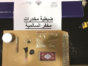 3 قطع حشيش مع مواطن في السالمية