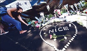 فرنسا: منفذ مجزرة نيس «ذئب منفرد» تصرف «سريعاً»