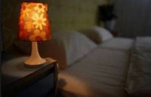 العلماء يكتشفون لماذا أمر الرسول الاكرم بإطفاء الأنوار عند النوم ؟