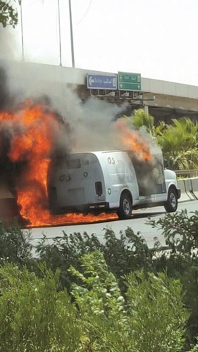 حريق مركبة أموال على «الرابع».. وغرق قارب بفيلكا