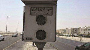 القبض على بطل فيديو اتلاف كاميرا الضبط المروري على «السادس»