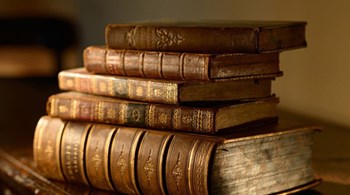 بالفيديو.. لماذا يقتل هذا الكتاب كلّ من يقرأه؟