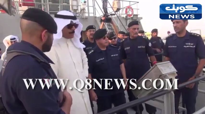 بالفيديو…‫وزير الداخلية يتناول وجبة الإفطار مع رجال خفر السواحل في جزيرة أم المرادم