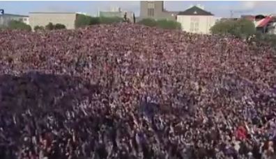 فيديو…”تصفيق الفايكنغ” الجمهور الآيسلندي يصنع الحدث في بطولة اوروبا