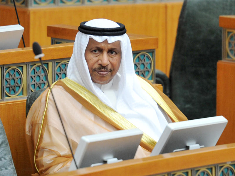 المبارك يطلع على إنجازات حولي والعاصمة