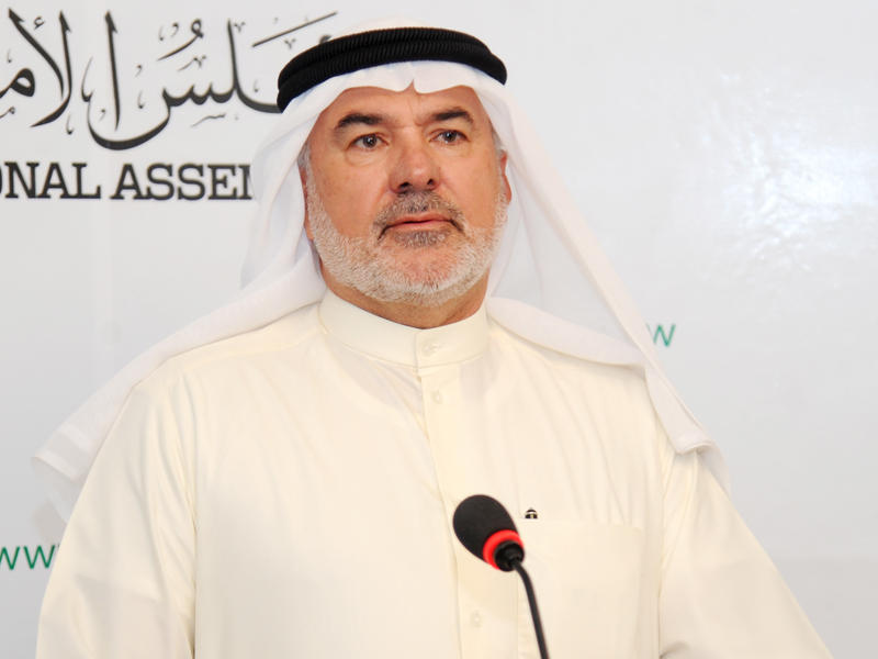 عاشور لعدم الاستعجال بدمج «القوى العاملة» مع «إعادة الهيكلة»