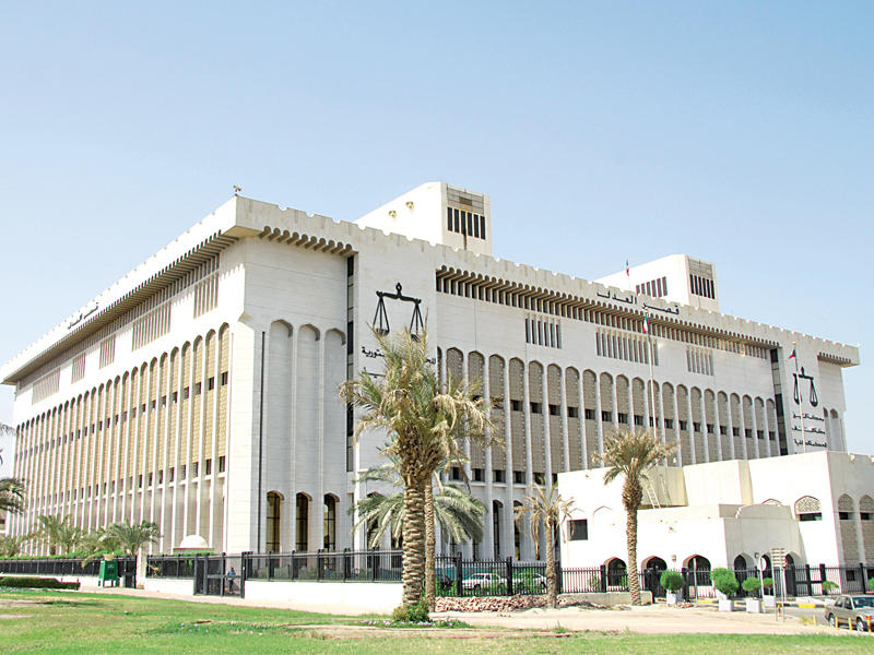 «الجنايات» تحبس مواطناً 5 سنوات لتسجيله وافداً باسمه