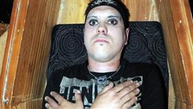 اكتشاف مصاص دماء حقيقي يشرب دماء البشر ينام في كفن الموتى!