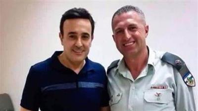 الفنان «صابر الرباعي» يكشف ملابسات صورته مع الضابط الإسرائيلي