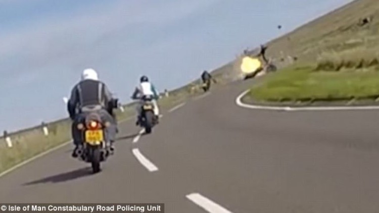 امرأة تنشر فيديو مقتل ابنها بحادث تصادم مروع