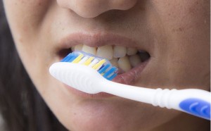 670px-Whiten-Your-Teeth-with-Banana-Peel-Step-4Bullet1