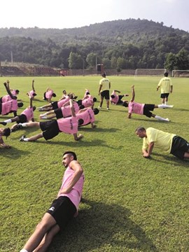 العربي مكتمل الصفوف في تركيا