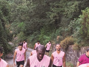 العربي ينقل تدريباته إلى الجبال التركية