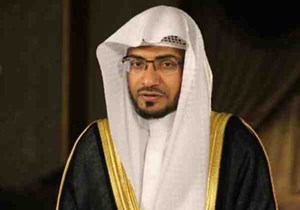 بالفيديو..داعية سعودي : لا يجوز القول اللهم صلِّ على سيدنا محمد في التشهد “