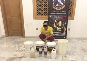 صبّاغ نيبالي لا يعمل دون خمر!