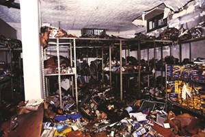 حريق يكشف عن مخزن لقطع غيار السيارات في سرداب منزل بالأندلس