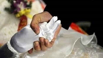 جزائرية تزف إلى المقبرة يوم عرسها.. وتفطر قلوب المغردين