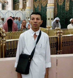 كشف حقيقة صورة رجل مطموس الوجه بالمسجد النبوي