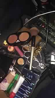 ضبط 4 مواطنين بتهمة التشبه بالجنس الآخر